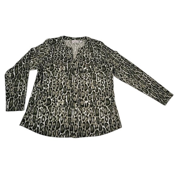 Belle Kim Gravel Blous Sz M Green White Animal Print Pullover V-Neck Long Sleeve - Picture 1 of 10